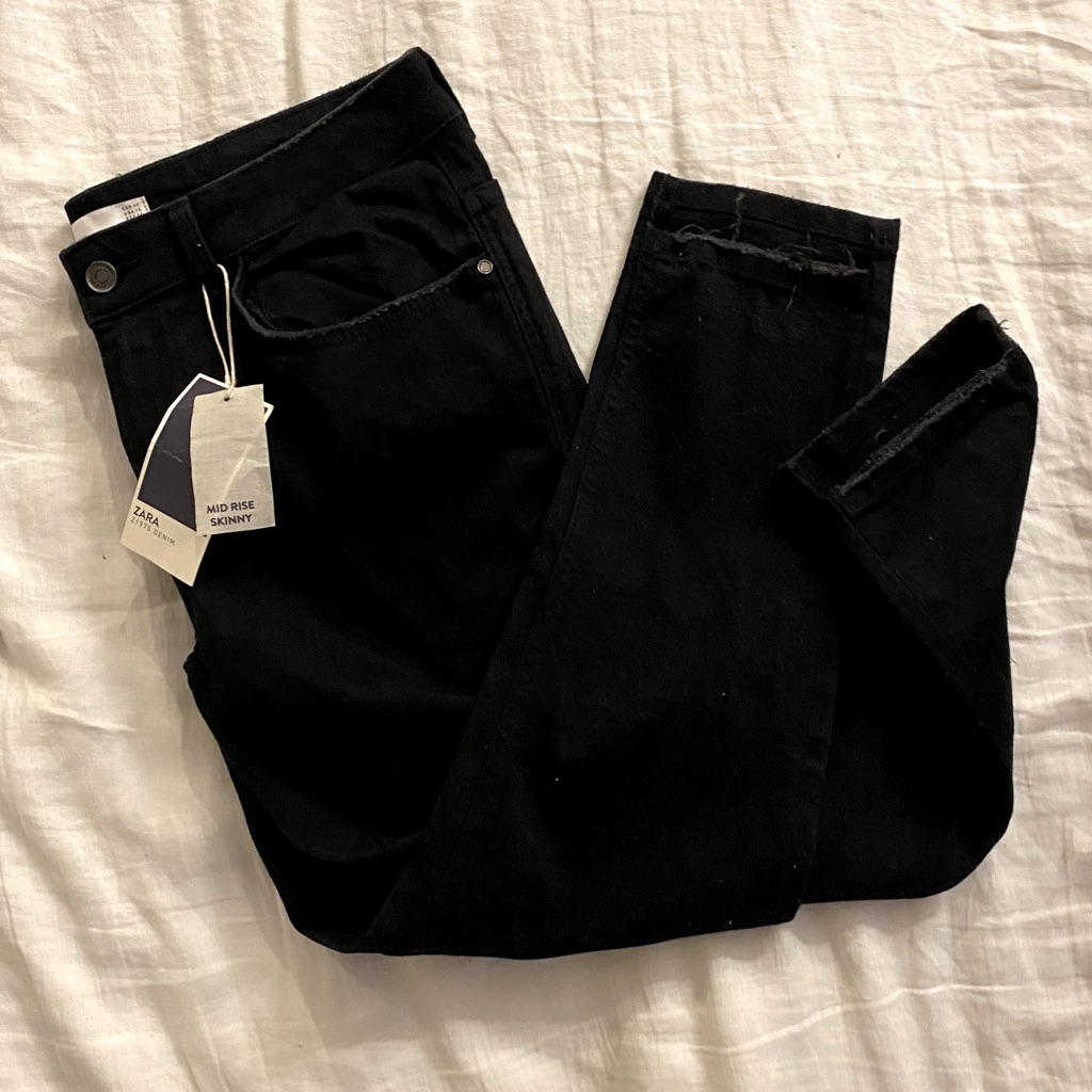 Nwt Zara Black Irregular Hem Mid-Rise Jeans.